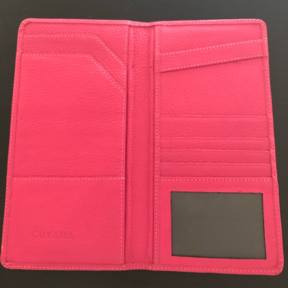 Cuyana passport case